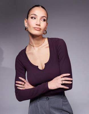 ASOS DESIGN – Plommonfärgad, ribbad topp med långa ärmar och sprund - view 1