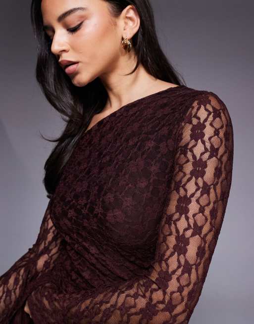 ASOS DESIGN – Plommonlila maxiklänning med bara axlar och dramatiska muddar i spets, 4 av 4