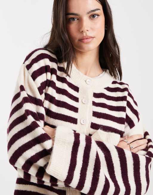 ASOS DESIGN - Pluizig gebreid vest in bessenrode strepen, 2 van 4