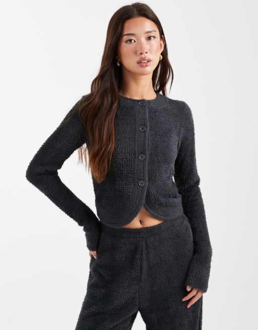 ASOS DESIGN - Co-ord set van pluizig vest met textuur en lange mouwen en broek met ballonpijpen in grijs, 2 van 3