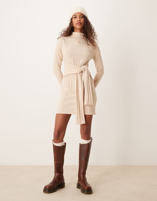 ASOS DESIGN - Pluizige mini-jurk met brede ribbels en taille met overslag in crème