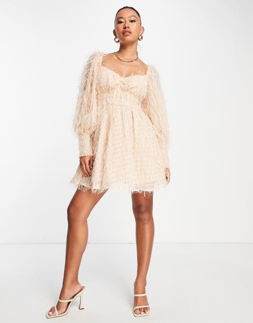 ASOS DESIGN - Pluizige mini jurk met gerimpelde buste en gesmokte manchetten in lichtroze, 4 van 4