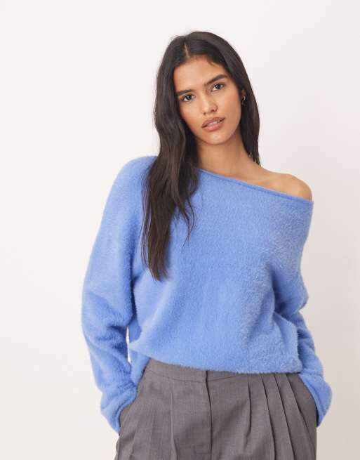 ASOS DESIGN - Pluizige trui met blote schouders in blauw, 3 van 4