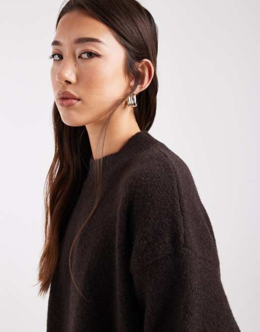 ASOS DESIGN - Pluizige trui met hoge ronde hals in chocoladebruin, 2 van 4