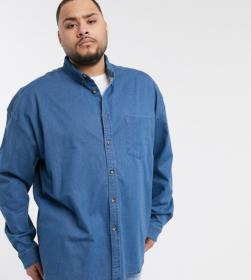 ASOS DESIGN Plus - Camicia di jeans vestibilità classica lavaggio medio con bottoni in finto corno-Blu