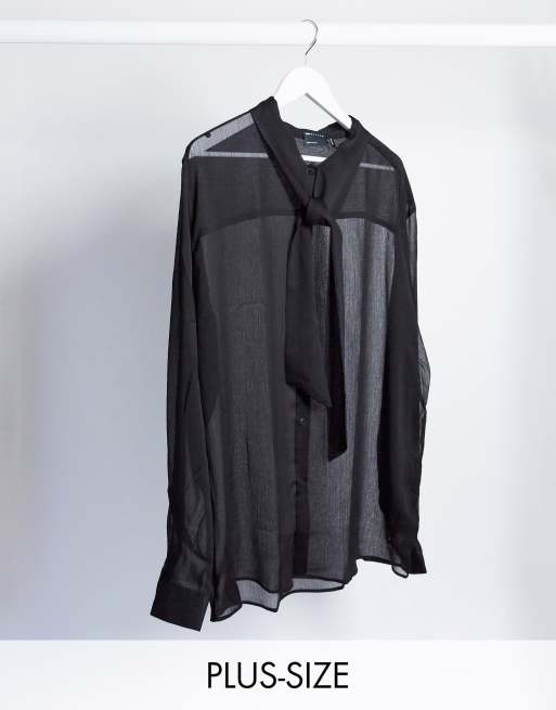 ASOS DESIGN Plus - Camicia trasparente nera con fiocco morbido vestibilità classica