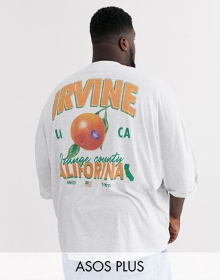 ASOS DESIGN Plus - Extreem oversized T-shirt met omgeslagen mouwen en grote oranje print aan de achterkant-Wit
