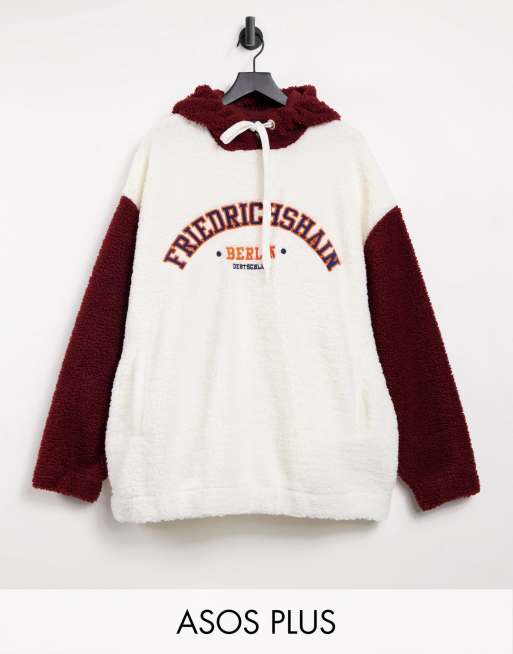 ASOS DESIGN Plus - Felpa con cappuccio oversize in pile borg stile peluche con ricamo con scritta 