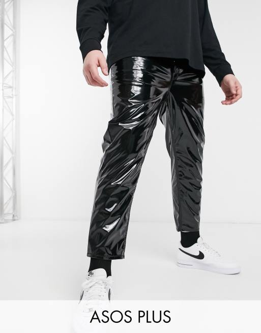 ASOS DESIGN Plus - Klassiske, stive jeans i sort PU