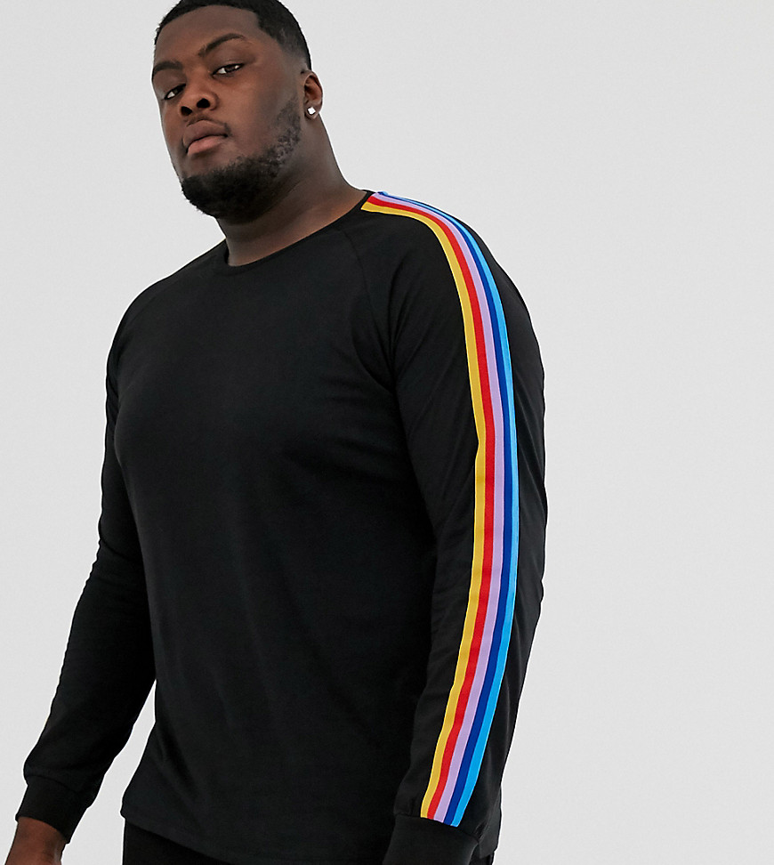 ASOS DESIGN Plus - Ruimvallend T-shirt met lange mouwen en regenboog streep in zwart