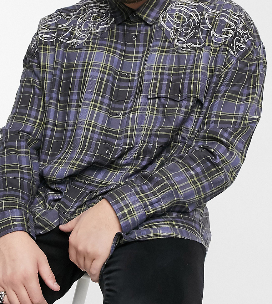 ASOS DESIGN Plus – Rutig skjorta i cowboystil med dekorativa detaljer-Marinblå