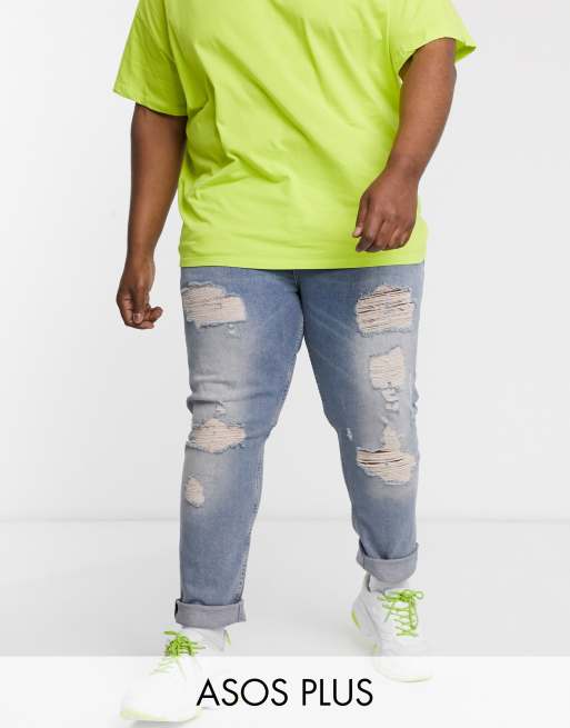 ASOS DESIGN Plus – Schmal geschnittene, blaue Jeans in heller Vintage-Waschung mit großen Rissen