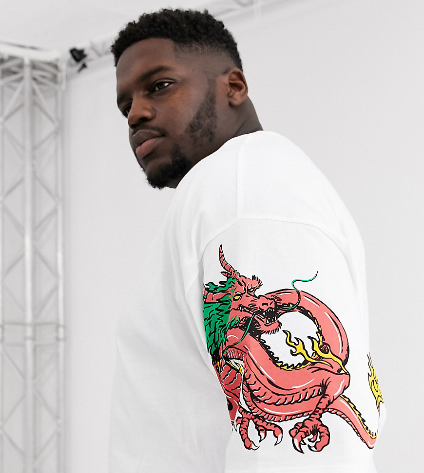 ASOS DESIGN Plus - T-shirt oversize in cotone organico con stampa di dragone sulle maniche e ricamo con lettere giapponesi sul fondo-Bianco
