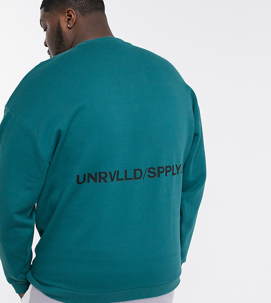 ASOS DESIGN – Plusstorlek – Grön sweatshirt i oversize-modell med unrvlld/supply-texttryck
