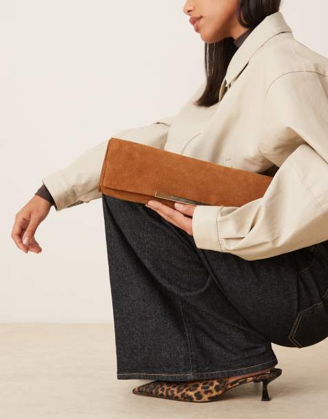 ASOS DESIGN - Pochette allongée en daim avec barre métallique - Marron - view 1