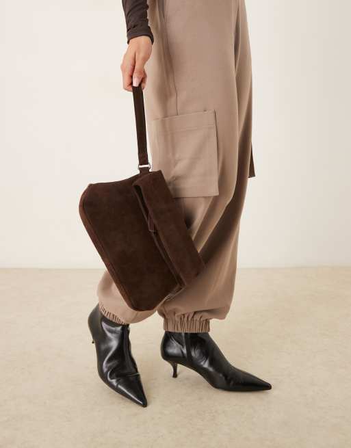 ASOS DESIGN - Pochette en daim à rabat - Chocolat, 3 de 4