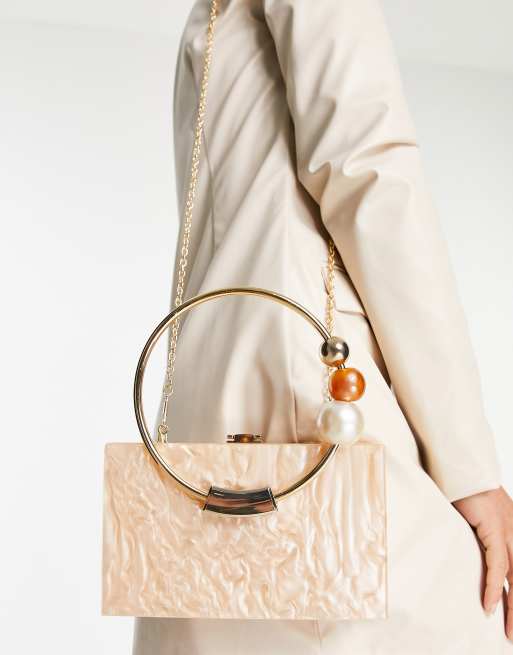 ASOS DESIGN - Pochette in resina beige marmorizzata con manici in metallo con perle, 2 di 4