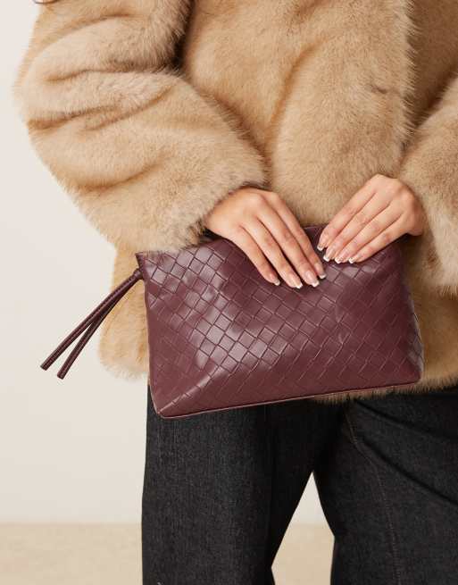 ASOS DESIGN - Pochette intrecciata bordeaux con zip superiore, 2 di 4