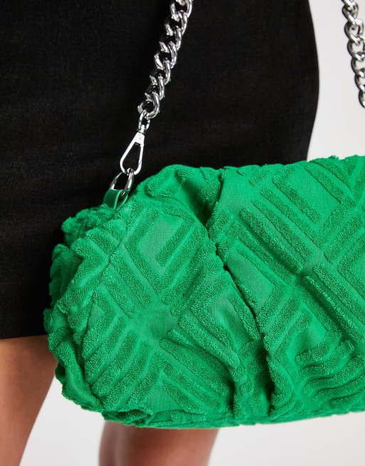 ASOS DESIGN - Pochette oversize arricciata con catenina da spalla rimovibile in spugna verde, 2 di 4