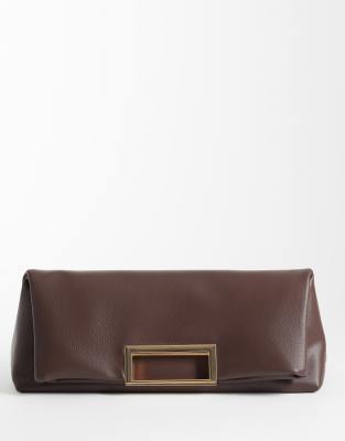 ASOS DESIGN - Pochette oversize avec poignée en métal - Chocolat-Brown