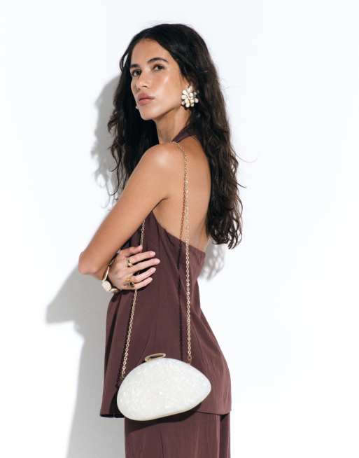 ASOS DESIGN - Pochette rigide abstraite en résine avec bandoulière chaîne - Crème, 3 de 4