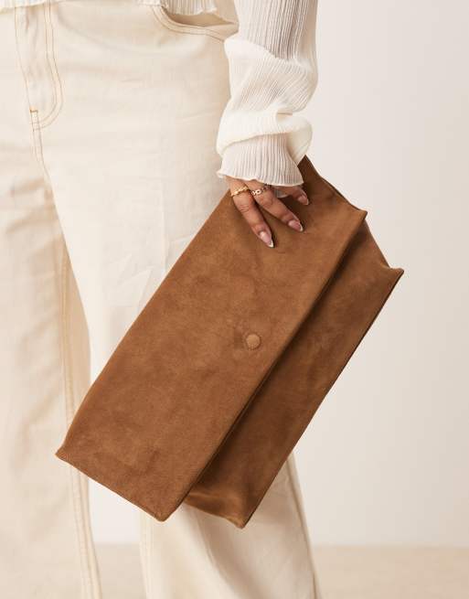 ASOS DESIGN Pochette rolltop in camoscio color cuoio scuro ASOS