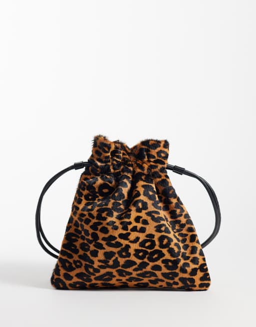 ASOS DESIGN pochette sac à main en cuir effet poil imprimé léopard, 2 de 4