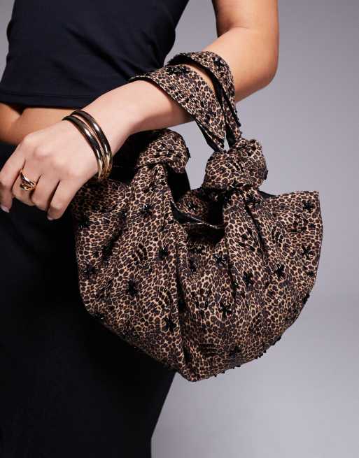 ASOS DESIGN - Pochette souple et ornementée avec anses effet noué et imprimé léopard, 4 de 4