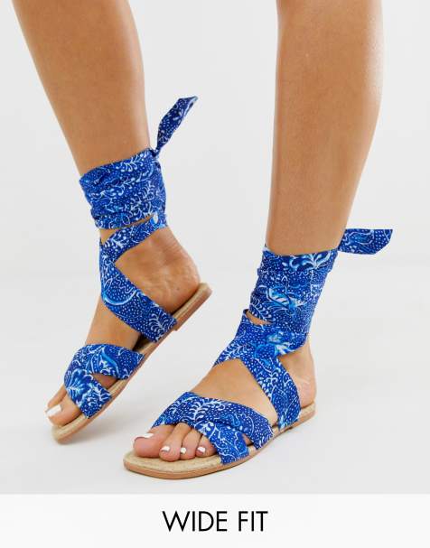 ASOS DESIGN - Pointure large - Jubilee - Sandales avec liens à nouer à la cheville style espadrilles - Bleu