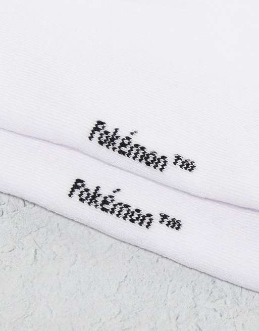 ASOS DESIGN Pokemon Totodile sports socks in white | ASOS