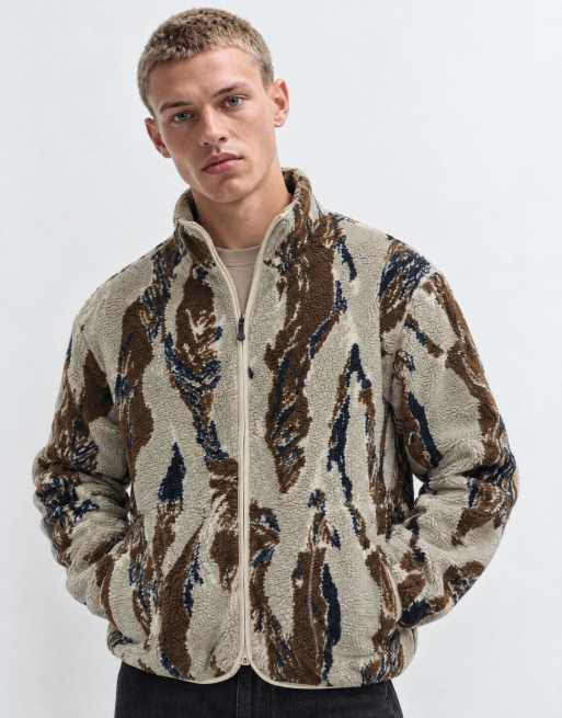 ASOS DESIGN polaire borg zippée coupe relaxed à imprimé camouflage marron, 11 de 11