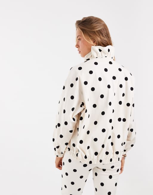 ASOS DESIGN - Polkaprikket sæt med træningsskjorte med ståkrave og flæser, 3 af 4