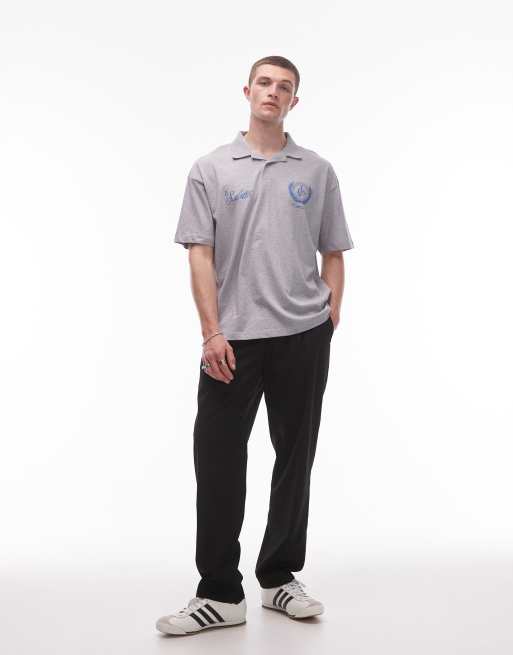 ASOS DESIGN - Polo a maniche corte squadrata oversize grigio mélange con stampa sul petto, 2 di 4