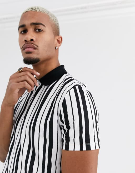 ASOS DESIGN - Polo a righe verticali in cotone organico con cuciture arcobaleno a contrasto