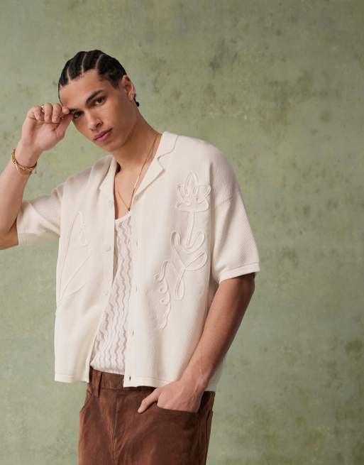 ASOS DESIGN - Polo comoda squadrata in maglia écru con bottoni e ricamo floreale
