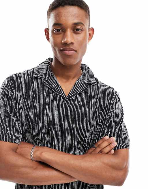 ASOS DESIGN - Polo décontracté à rayures en tissu texturé avec col à revers - Noir