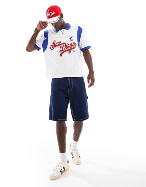 ASOS DESIGN - Polo décontracté coupe carrée avec imprimé ville et empiècements - Blanc et bleu, 3 de 4