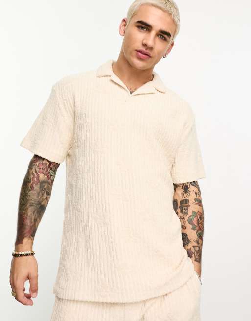 ASOS DESIGN - Polo d'ensemble décontracté en tissu éponge estampé avec col à revers et détail fleur