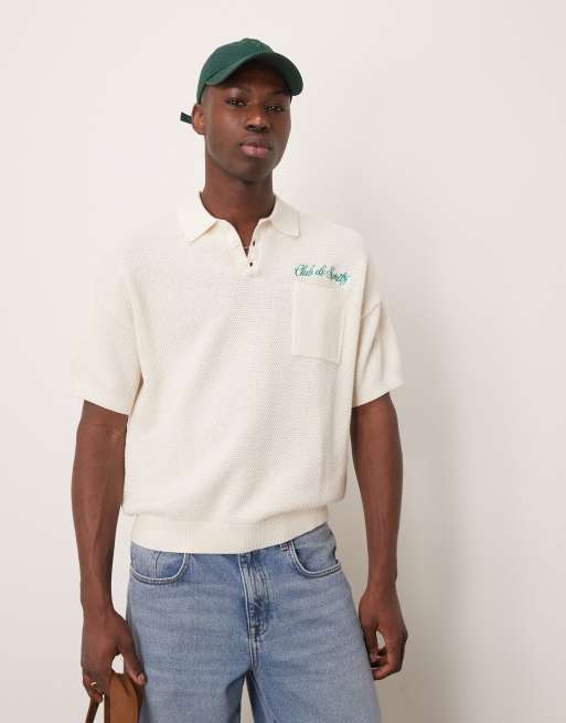ASOS DESIGN - Polo en maille coupe carrée décontractée à poche poitrine et inscription brodée - Écru