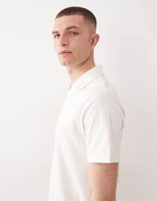 ASOS DESIGN - Polo habillé coupe classique en tissu texturé à encoche - Crème, 4 de 5