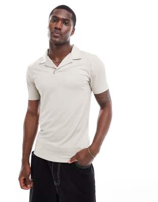 polo in textured rib in stone-Neutral