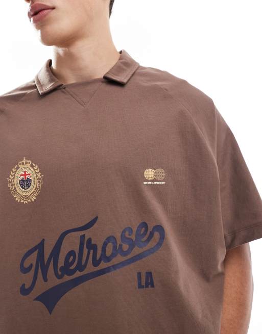 ASOS DESIGN - Polo squadrata oversize marrone con grafica sportiva, 4 di 4