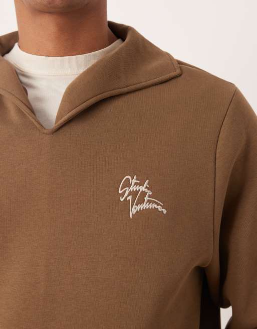 ASOS DESIGN – Polo-Sweatshirt in Braun mit Textprint, 5 von 5