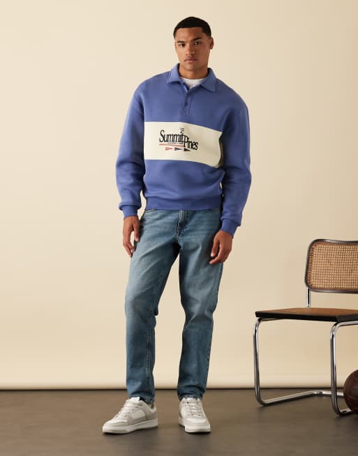 ASOS DESIGN - Polo sweatshirt met contrasterend paneel en print in blauw, 2 van 5