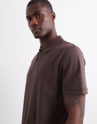 ASOS DESIGN – Polohemd in Braun aus Pikee - view 1