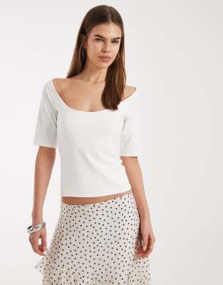 ASOS DESIGN - Polyamid- in Cremeweiß mit weitem U-Ausschnitt und markanten Ärmeln