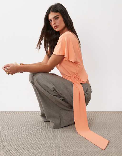 ASOS DESIGN polyamid top med flæseærmer og asymmetrisk hals med drapering i ferskenrosa, 2 af 4