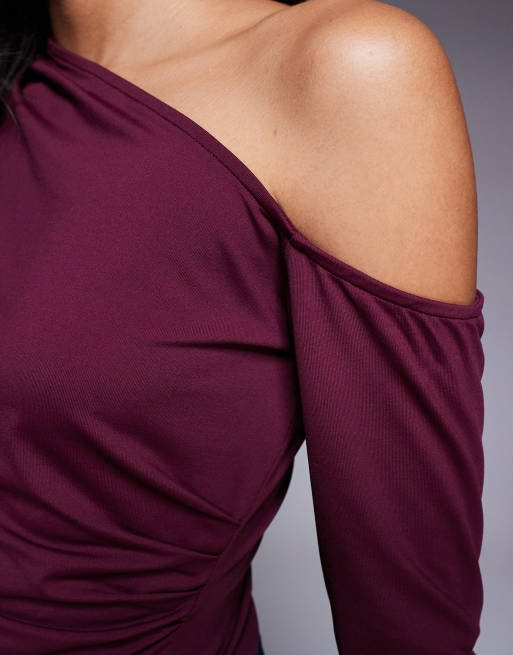 ASOS DESIGN polyamide slinky one shoulder draped asymmetric top in berry, 3 of 4