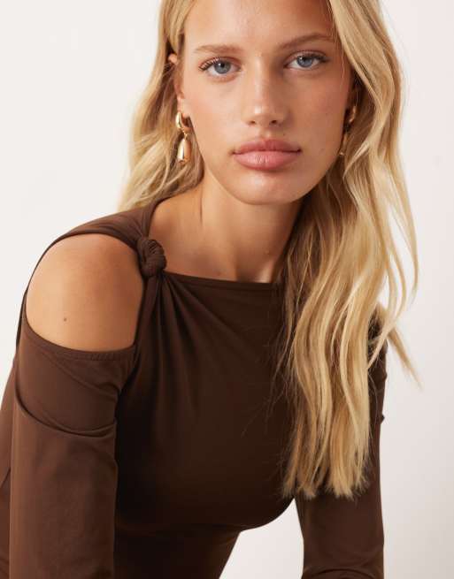 ASOS DESIGN polyamide twist cold shoulder top in chocolate, 4 of 4