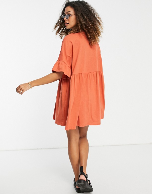 ASOS DESIGN – Pomarańczowa luźna sukienka oversize z falbankami przy rękawach Kolor Butterscotch Najlepszy 